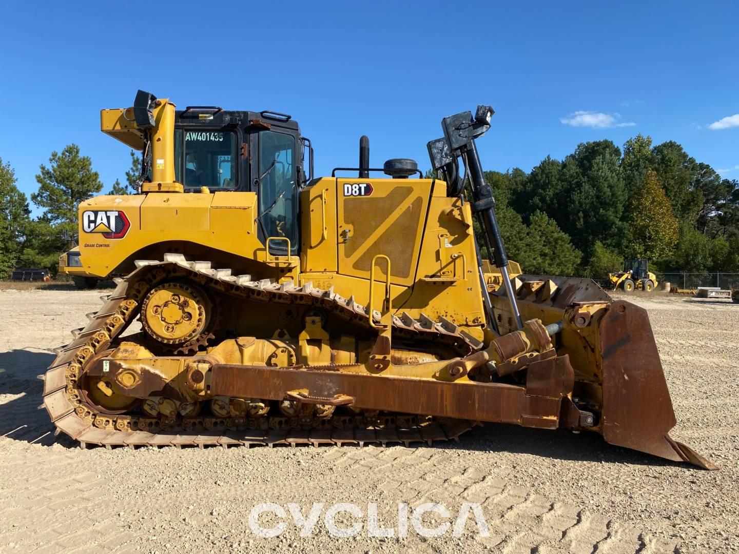 Bulldozers and crawler tractors  D8T AW401435 - 13