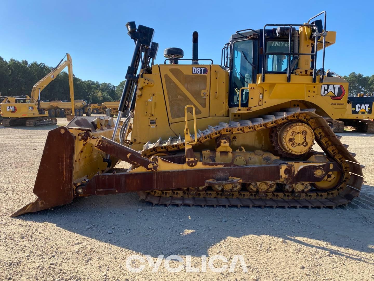 Bulldozers and crawler tractors  D8T AW401435 - 15