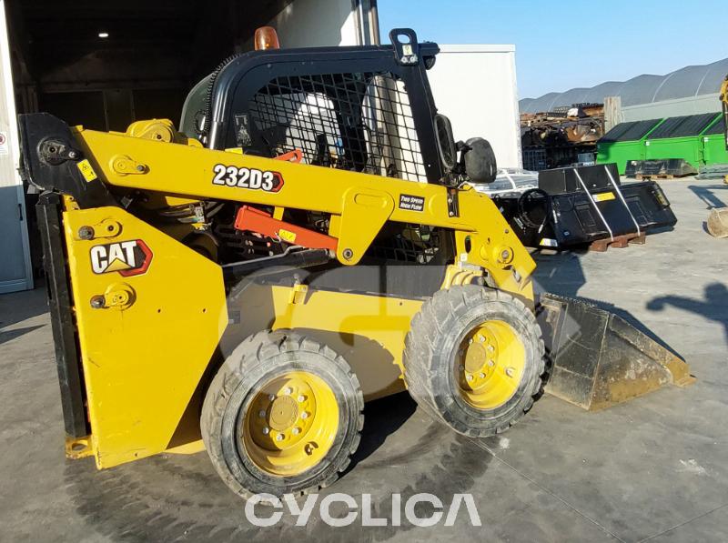 Skid steers  232D3 GJ500### - 11