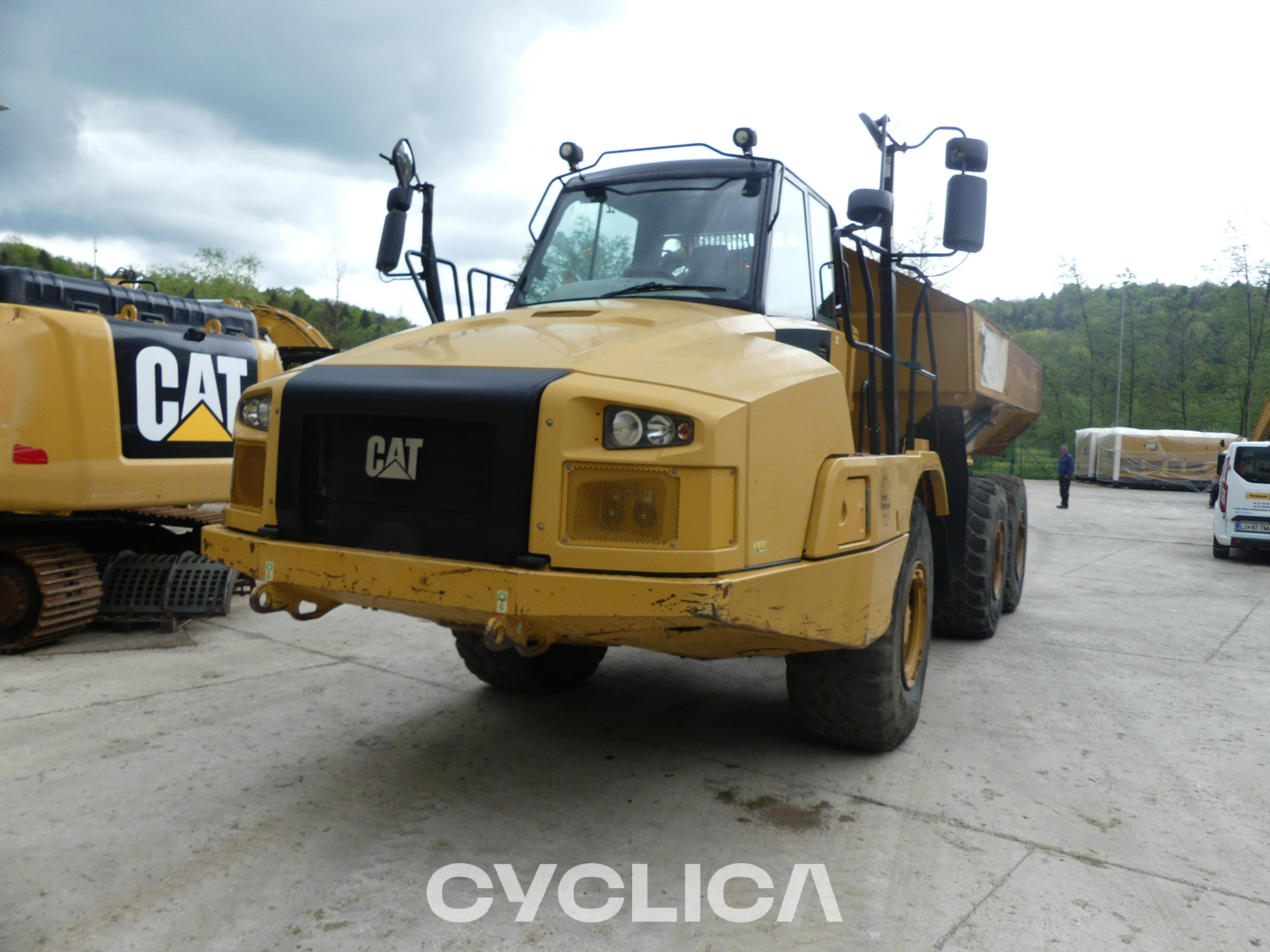 Dumpers e caminhões articulados  730C2 2T400208 - 1