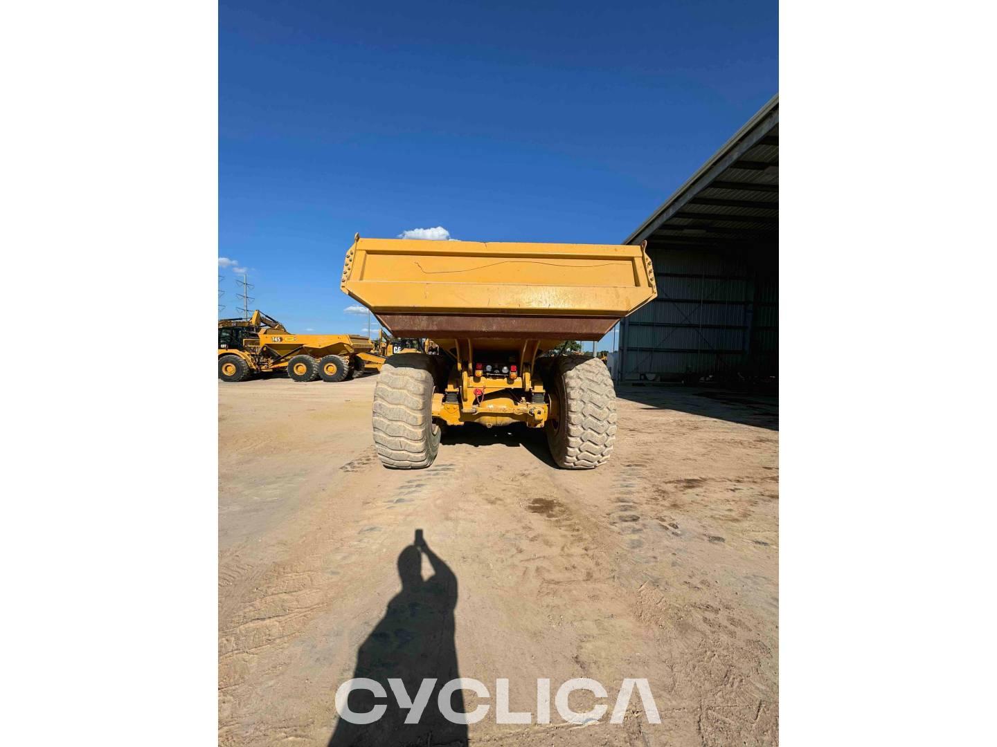 Dumpers e caminhões articulados  745 3T603188 - 16