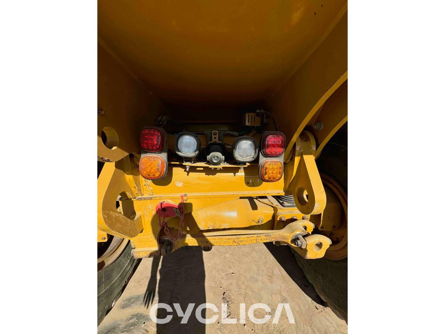 Dumpers e caminhões articulados  745 3T603188 - 26