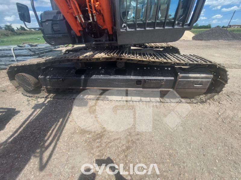 Escavadora de rastos  ZX240 5YL00700### - 12