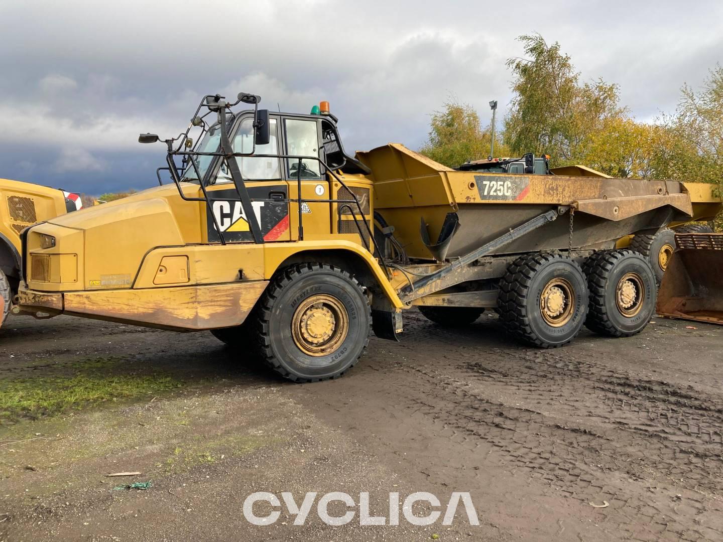 Dumpers e caminhões articulados  725C2 2T300413 - 1