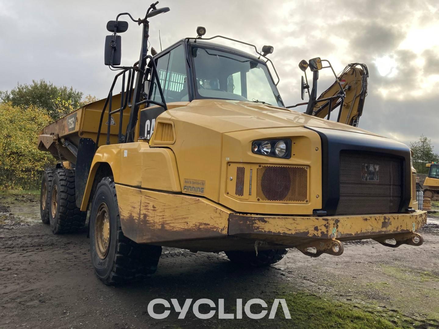 Dumpers e caminhões articulados  725C2 2T300413 - 2