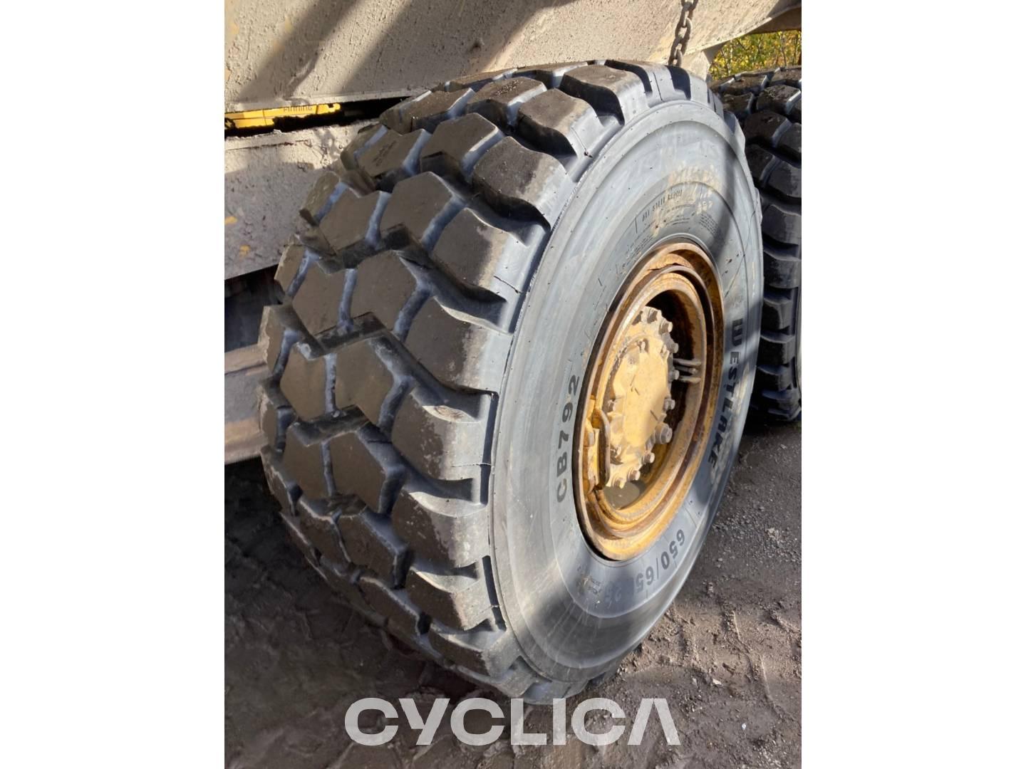 Dumpers e caminhões articulados  725C2 2T300413 - 15