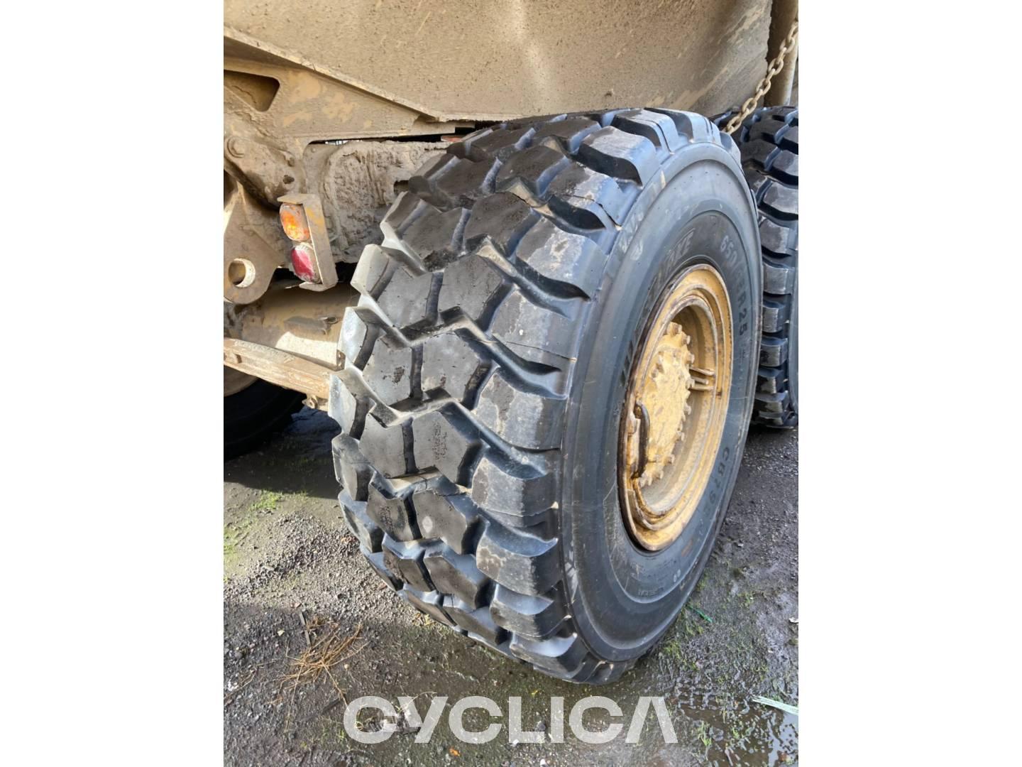 Dumpers e caminhões articulados  725C2 2T300413 - 18