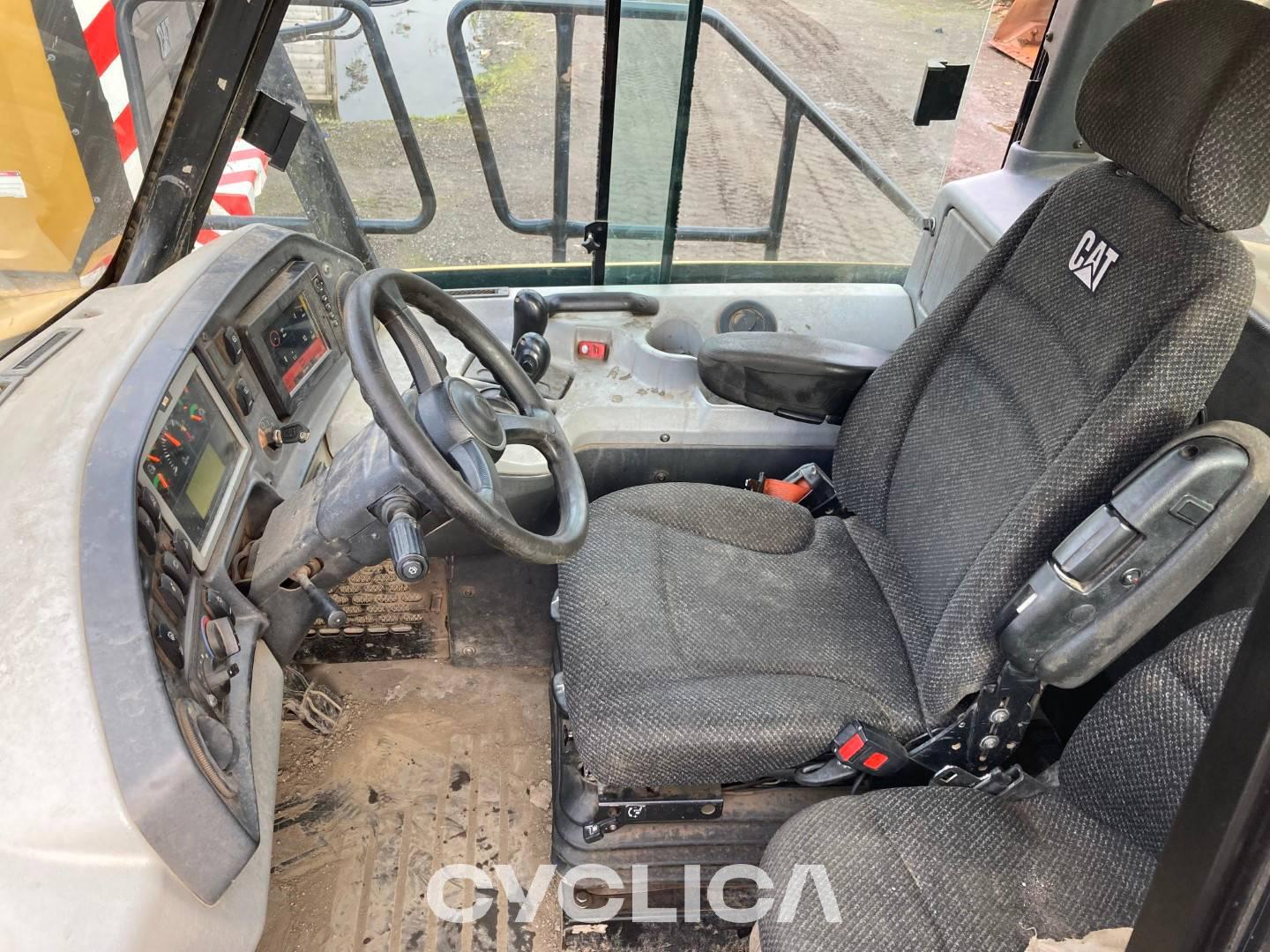 Dumpers e caminhões articulados  725C2 2T300413 - 30