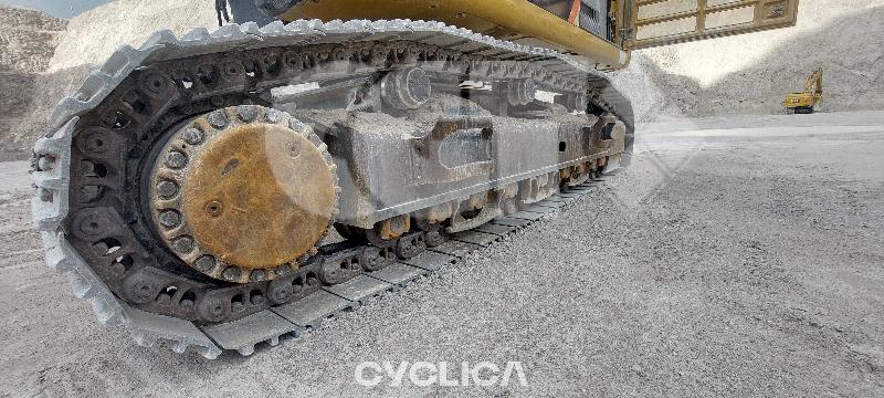 Escavadora de rastos  352F KBP00259 - 8