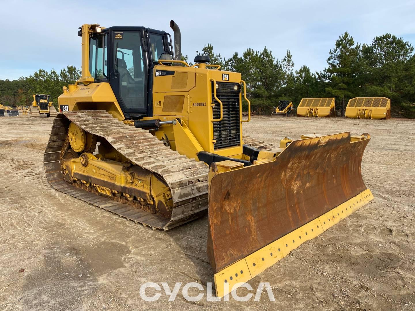 Bulldozers and crawler tractors  D6N SGG01162 - 3