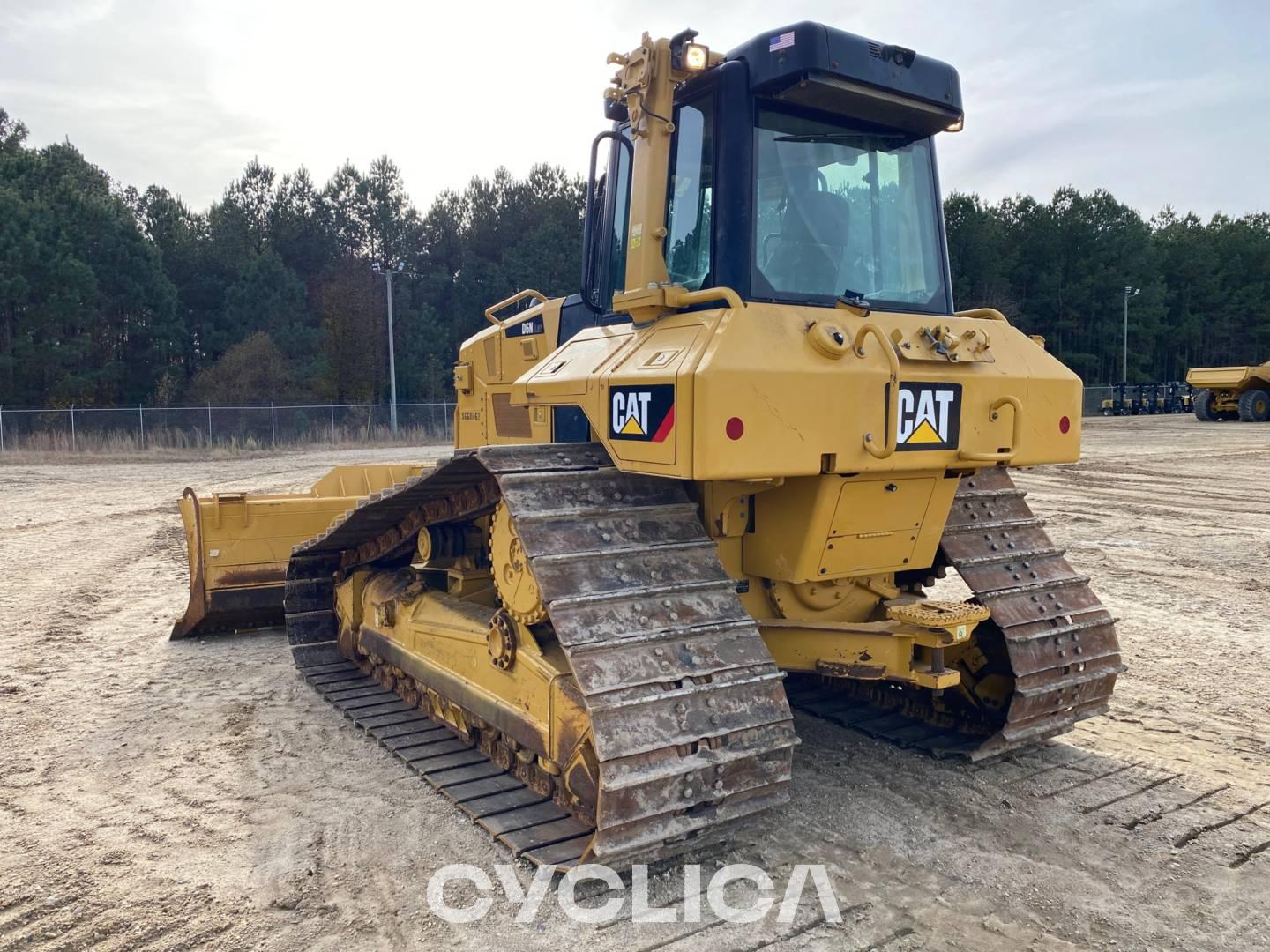 Bulldozers and crawler tractors  D6N SGG01162 - 5