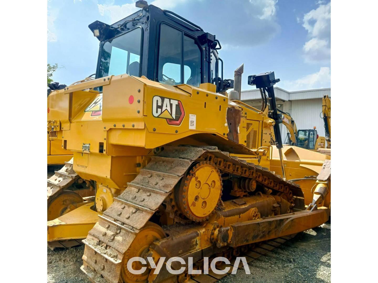 Bulldozers and crawler tractors  D6GC XPC00574 - 6