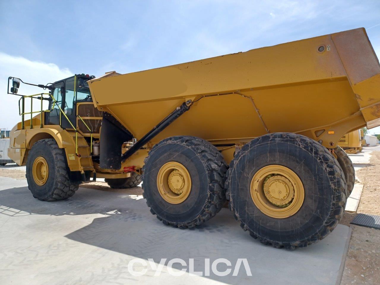 Dumpers and articulated trucks  745 3T602688 - 3