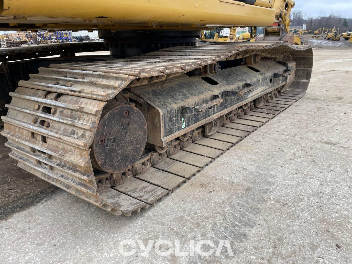 Crawler excavators  323 NDL10589 - 11