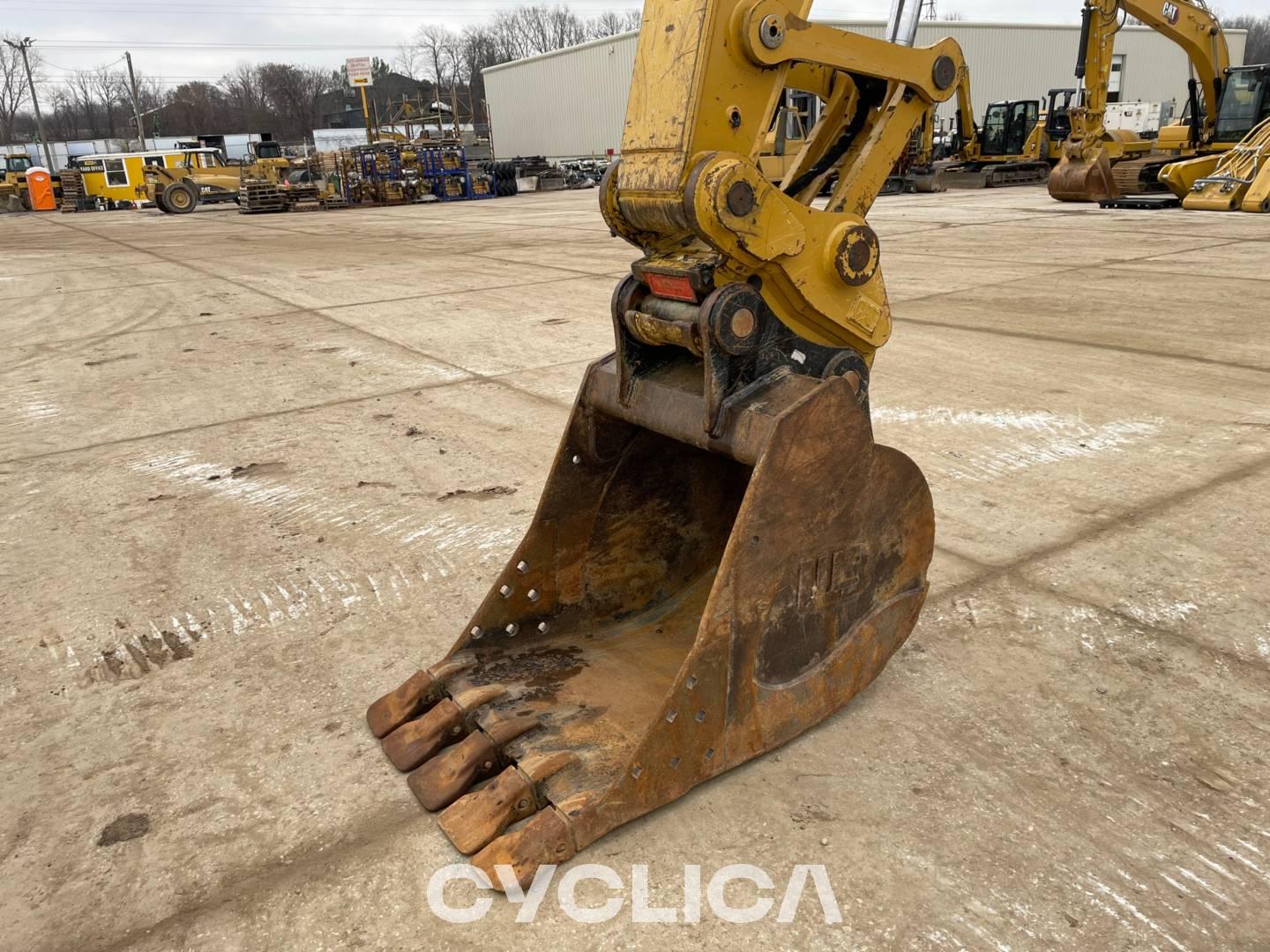 Crawler excavators  323 NDL10589 - 16