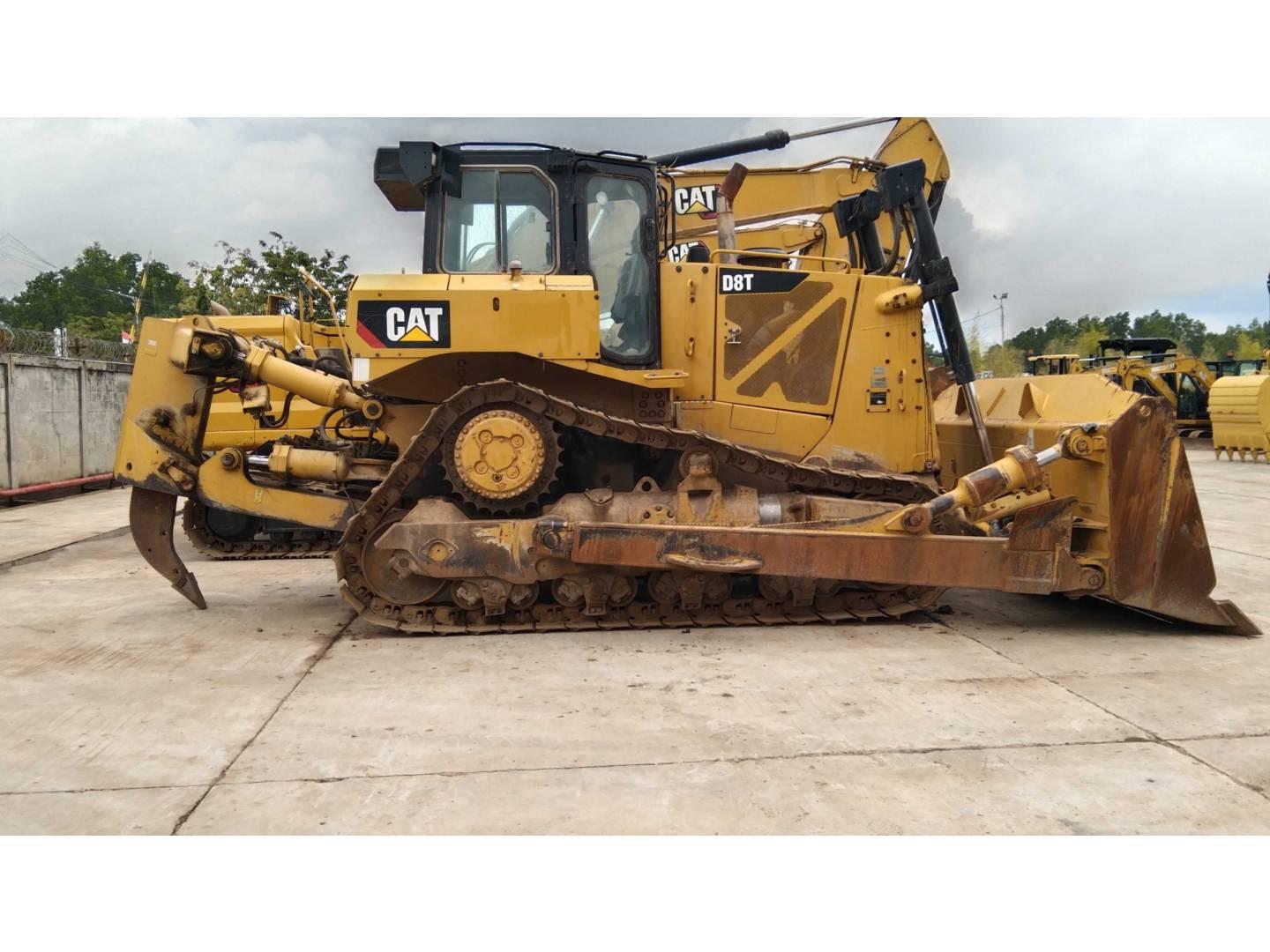 Bulldozers and crawler tractors  D8T JJ501186 - 2