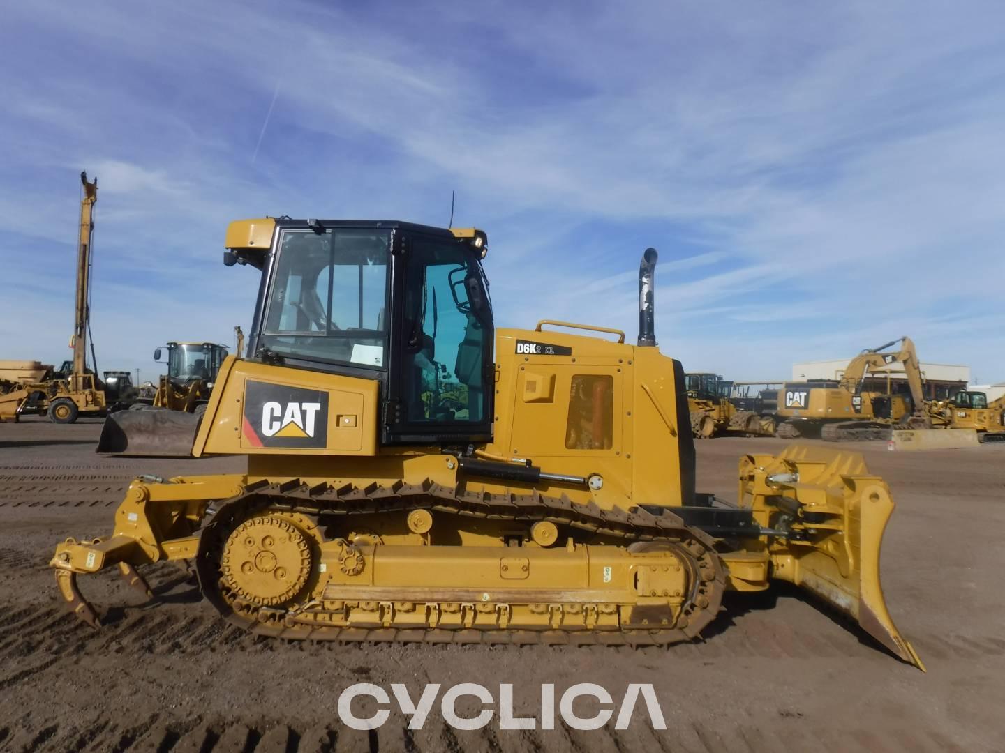 Bulldozers and crawler tractors  D6K2XL MGM03018 - 15