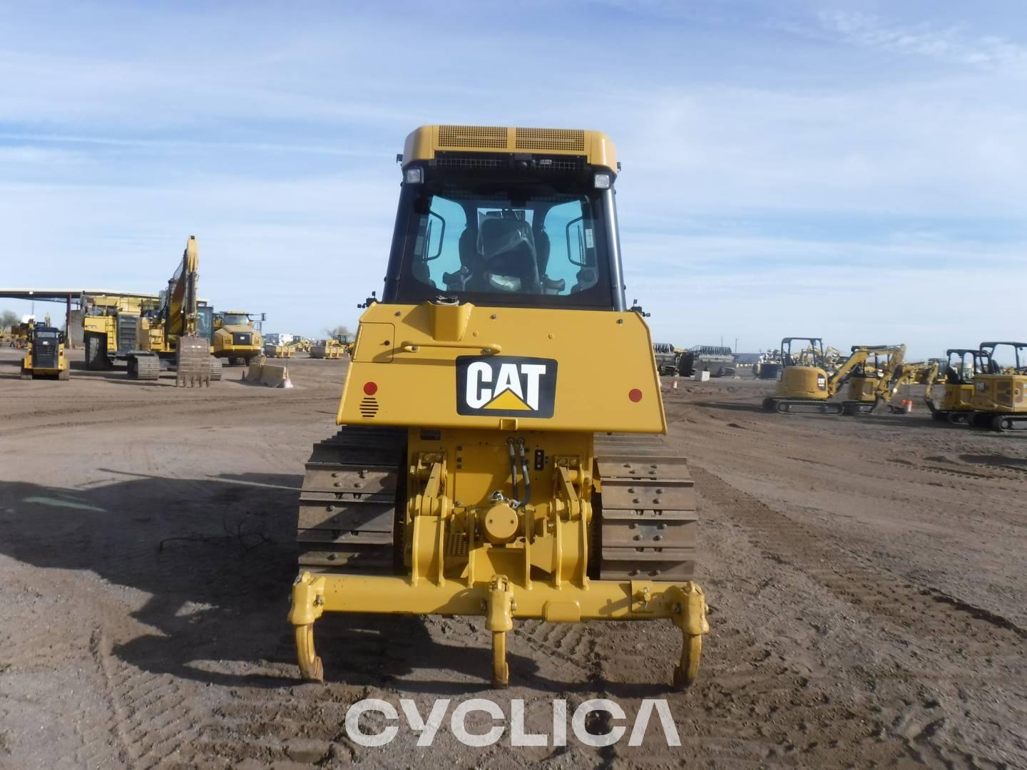 Bulldozers and crawler tractors  D6K2XL MGM03018 - 17