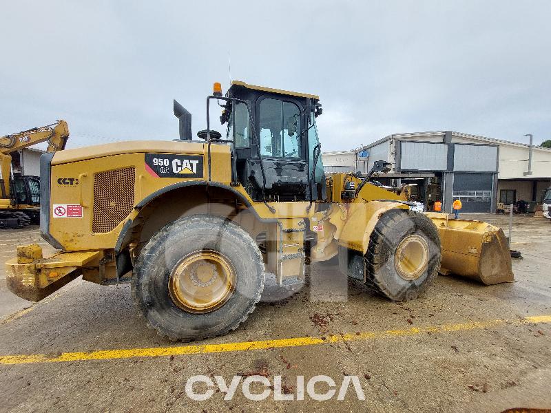 Wheel loaders  950GC M5T00### - 8