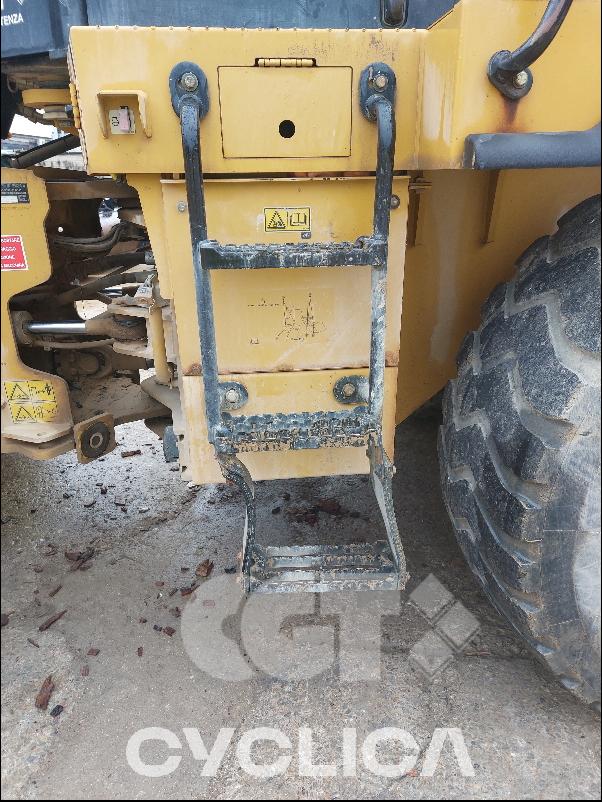 Wheel loaders  950GC M5T00### - 17