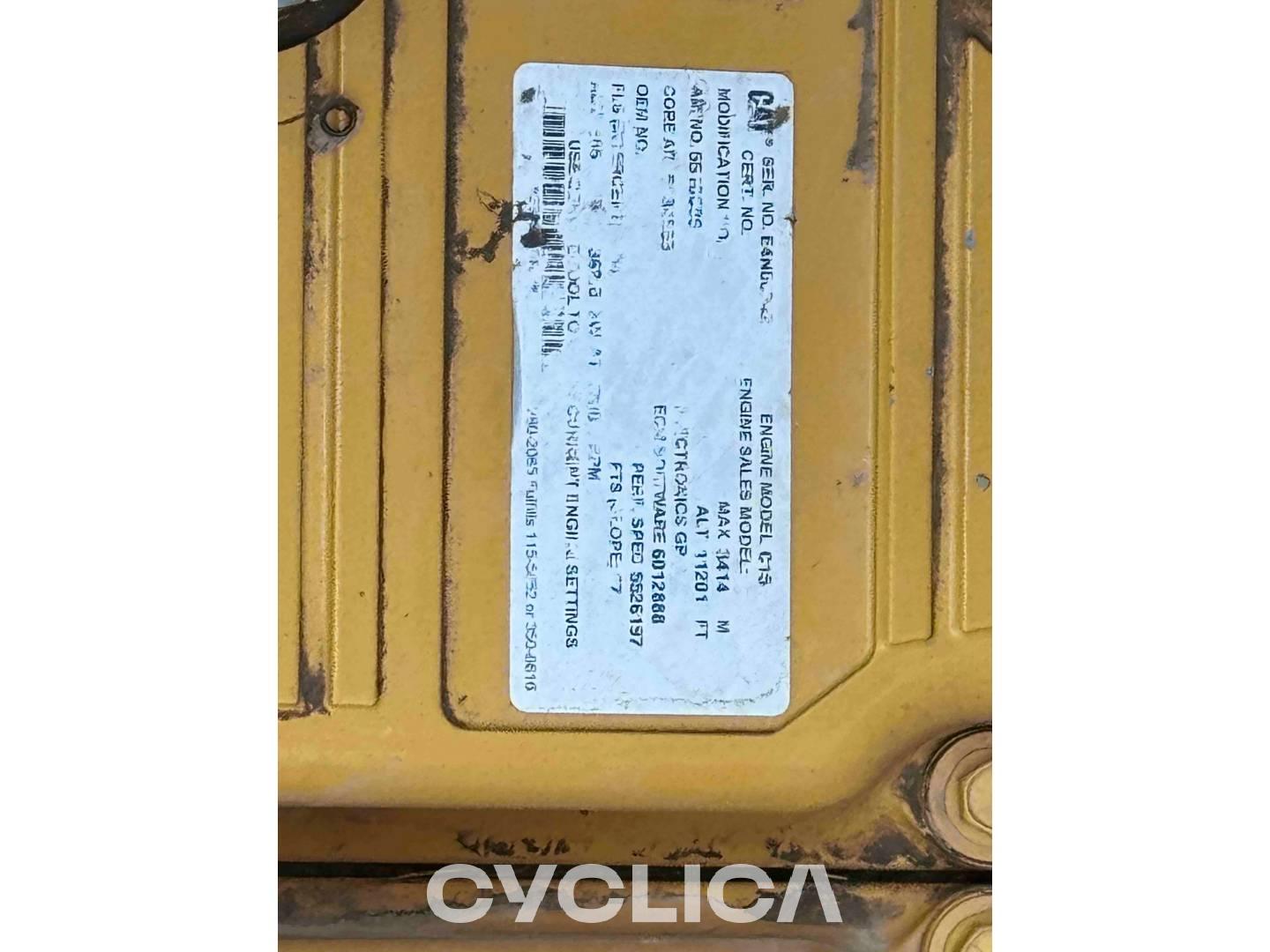 Crawler excavators  374-07 TNX00205 - 8