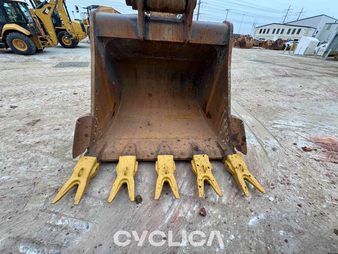 Crawler excavators  374-07 TNX00205 - 16