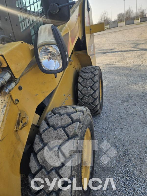 Skid steers  246C ZDC JAY09103 - 9