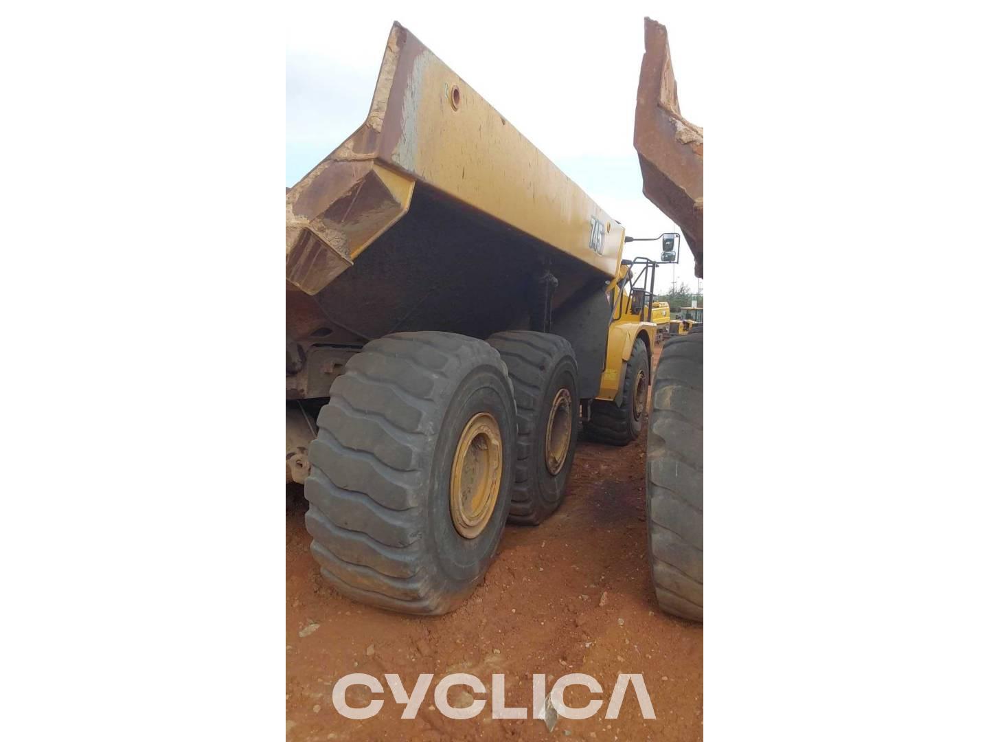 Dumpers e caminhões articulados  745 3F605638 - 3