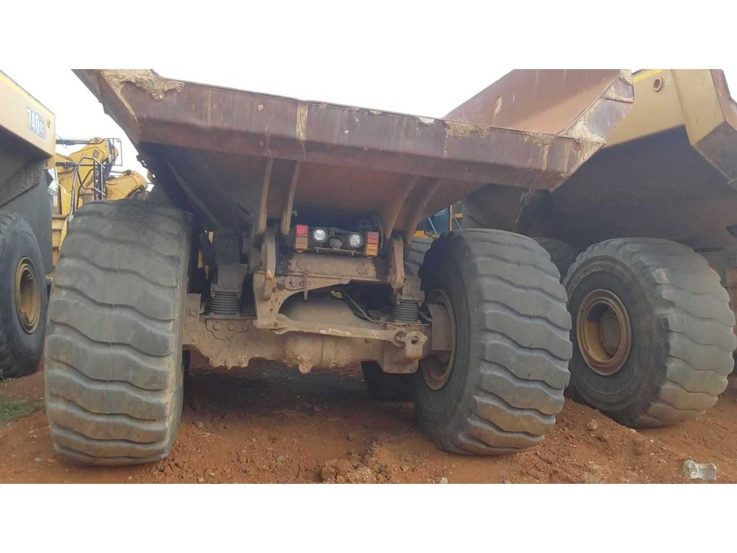 Dumpers e caminhões articulados  745 3F605638 - 4