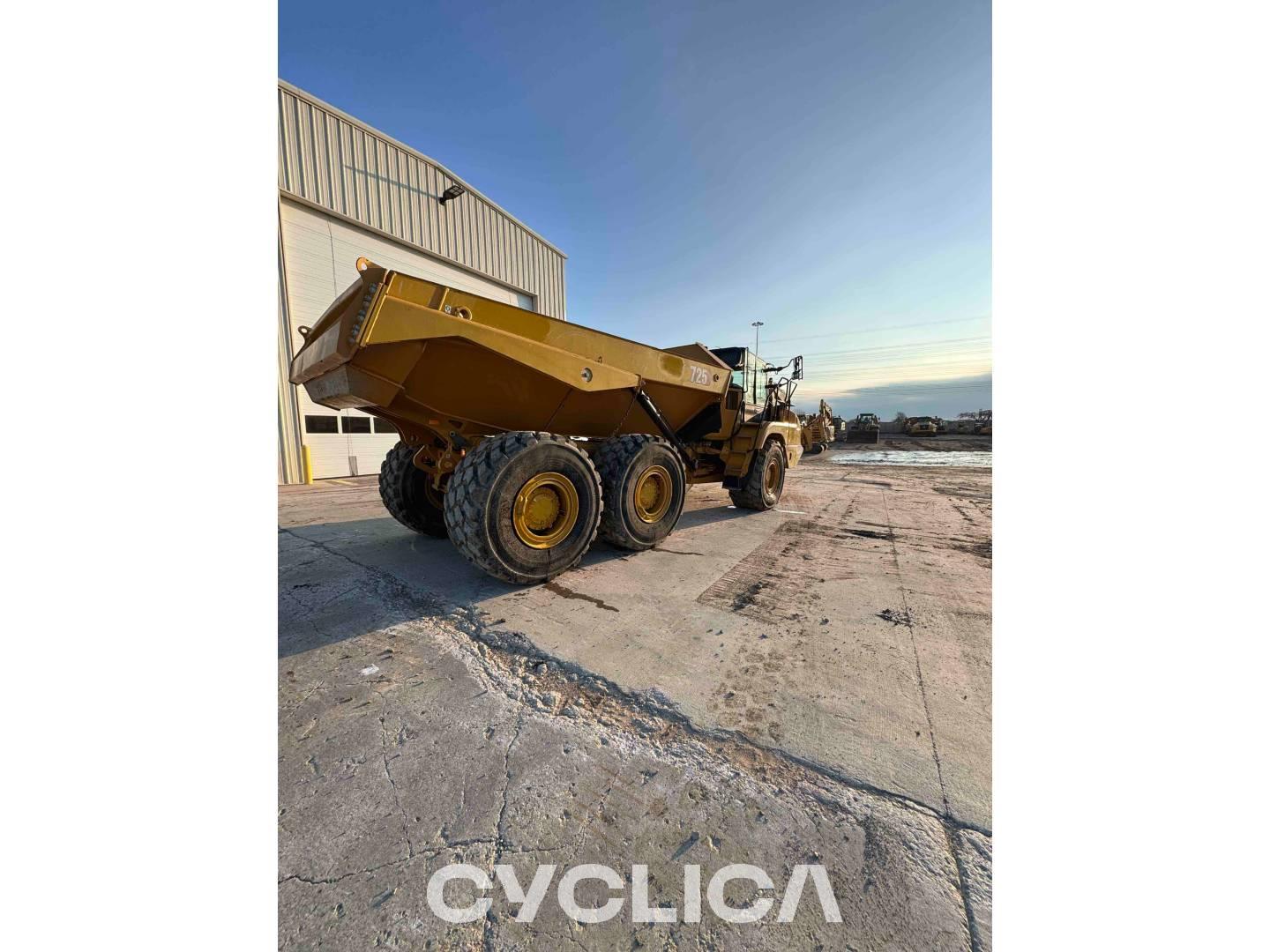 Dumpers and articulated trucks  725-04 3T900959 - 4