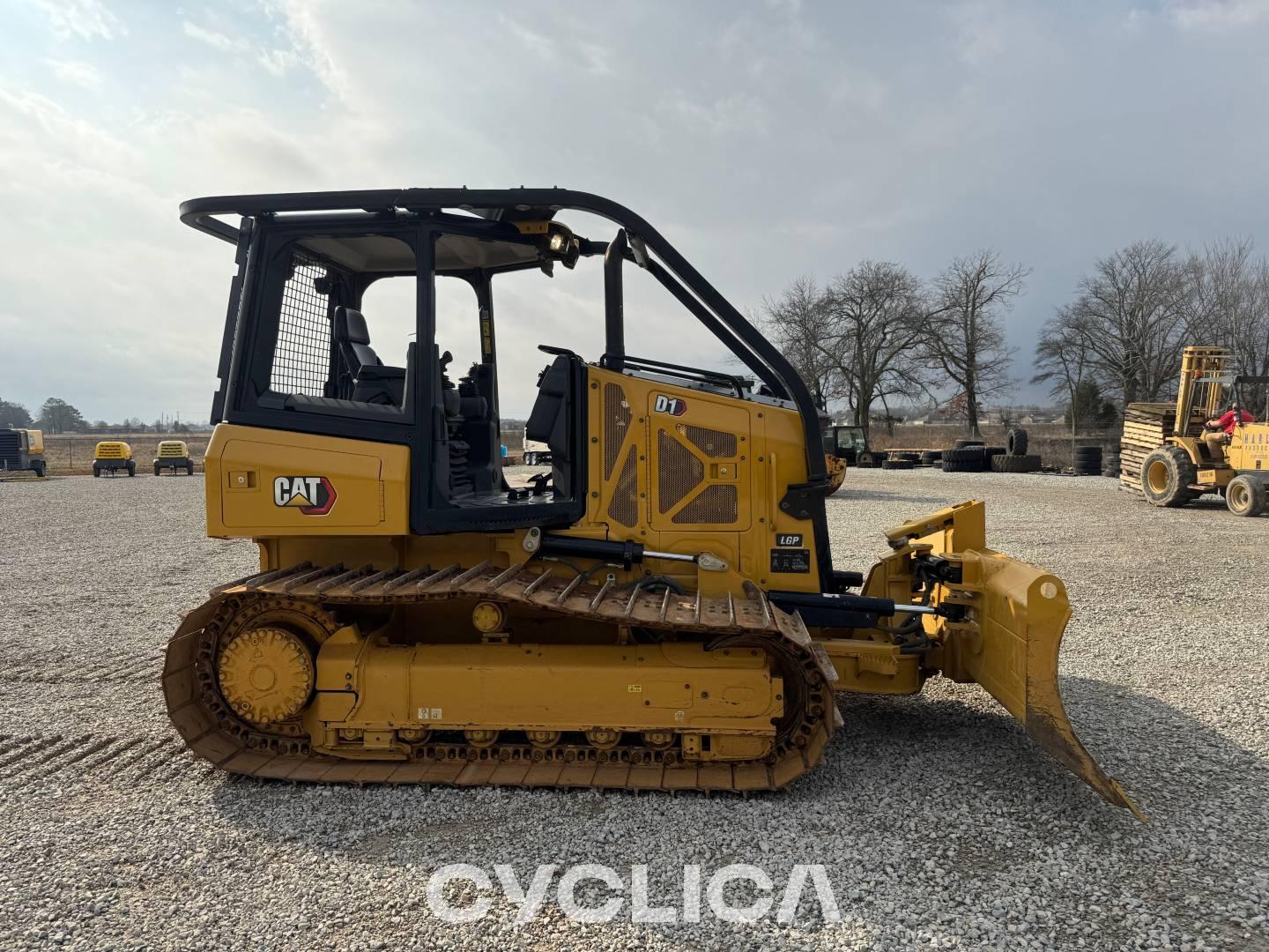 Bulldozers et tracteurs à chenilles  D1-12LGP XKL04410 - 13