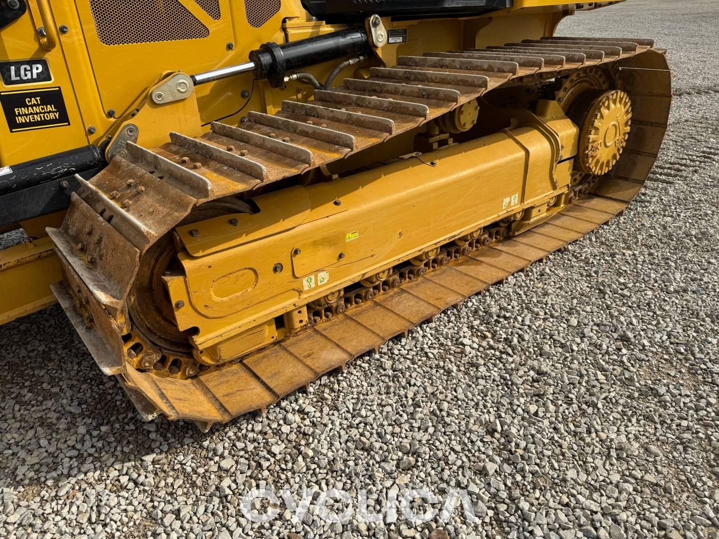 Bulldozers and crawler tractors  D1-12LGP XKL04410 - 17